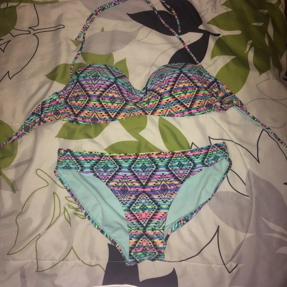 medium bathing suit - Picture 3 of 3